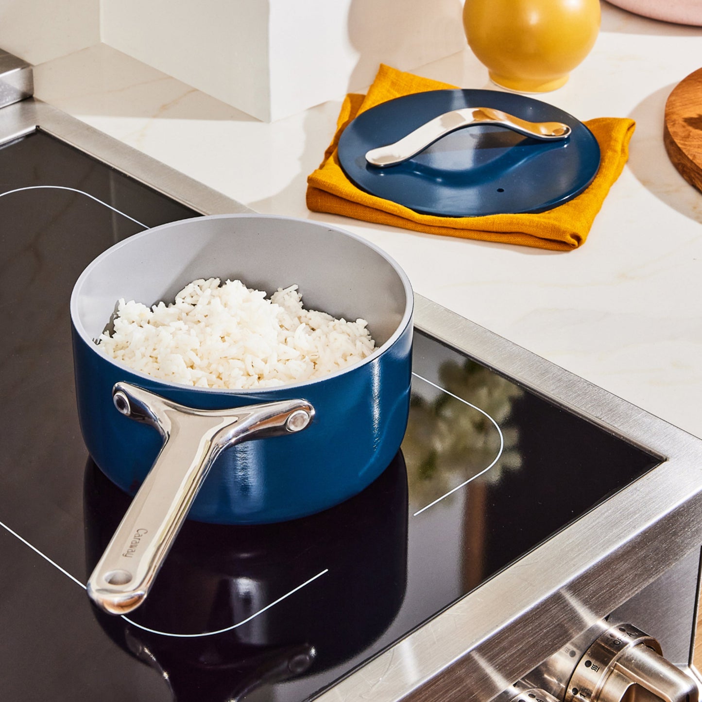 Ceramic Sauce Pan with Lid. 1.75 qt