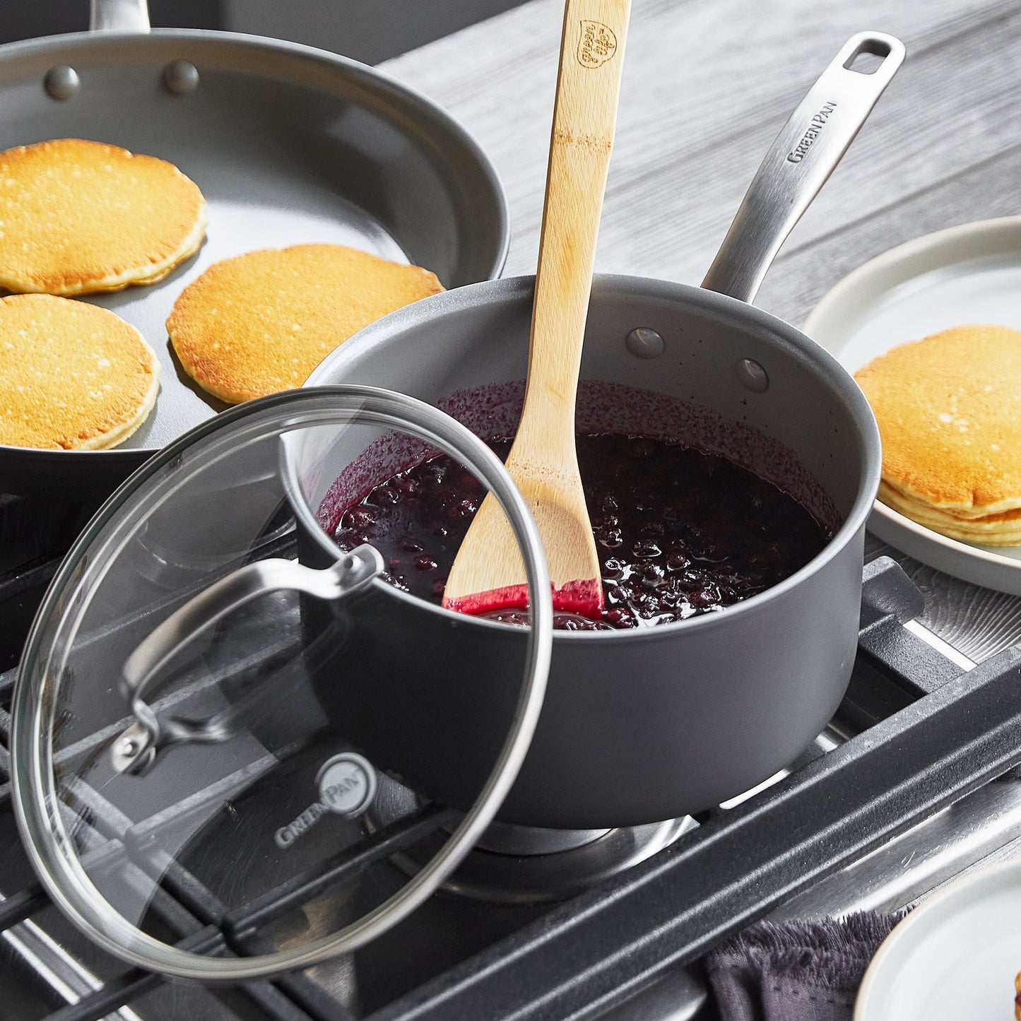 Chatham Nonstick. Ceramic Sauce Pan with Lid. 3 qt