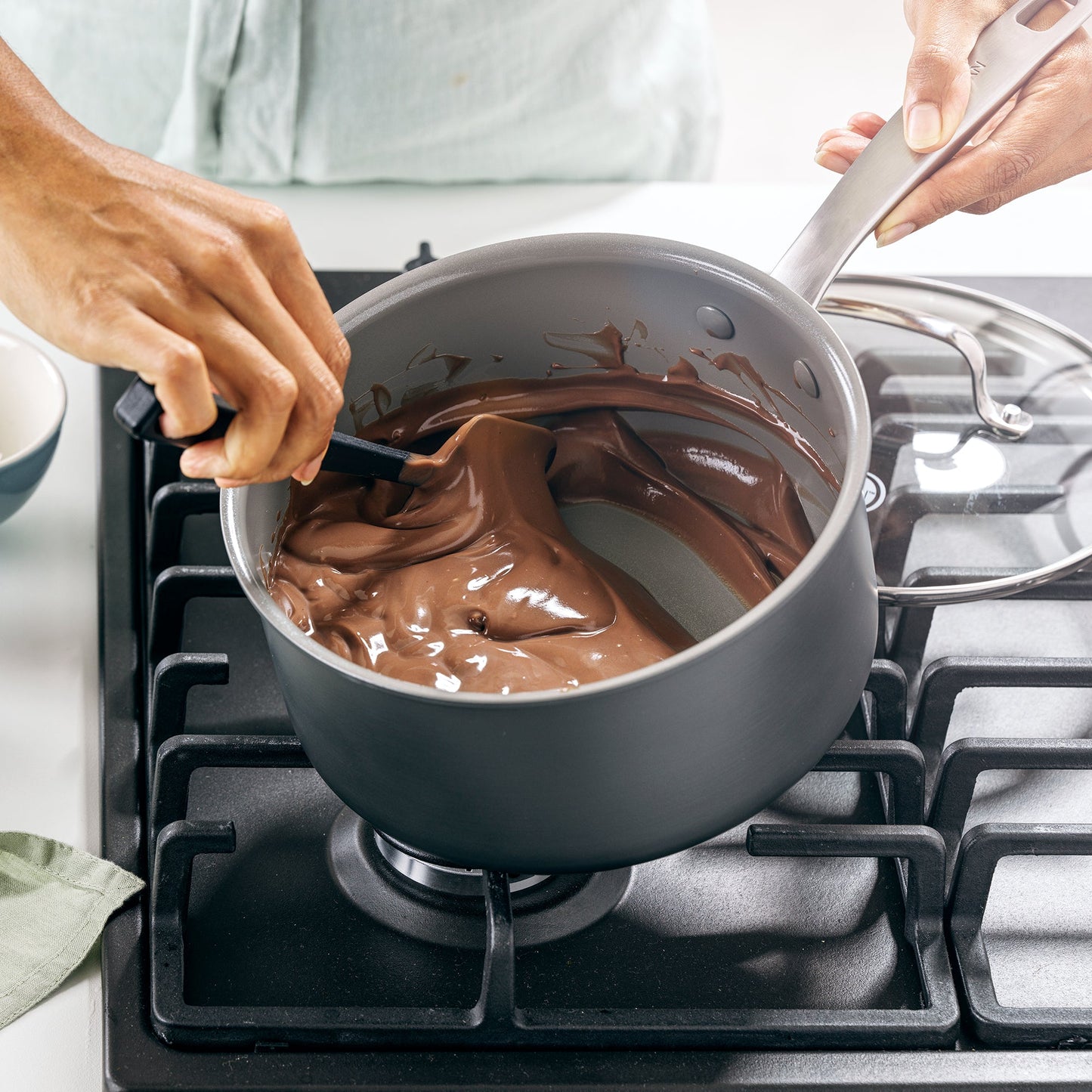 Chatham Nonstick. Ceramic Sauce Pan with Lid. 3 qt