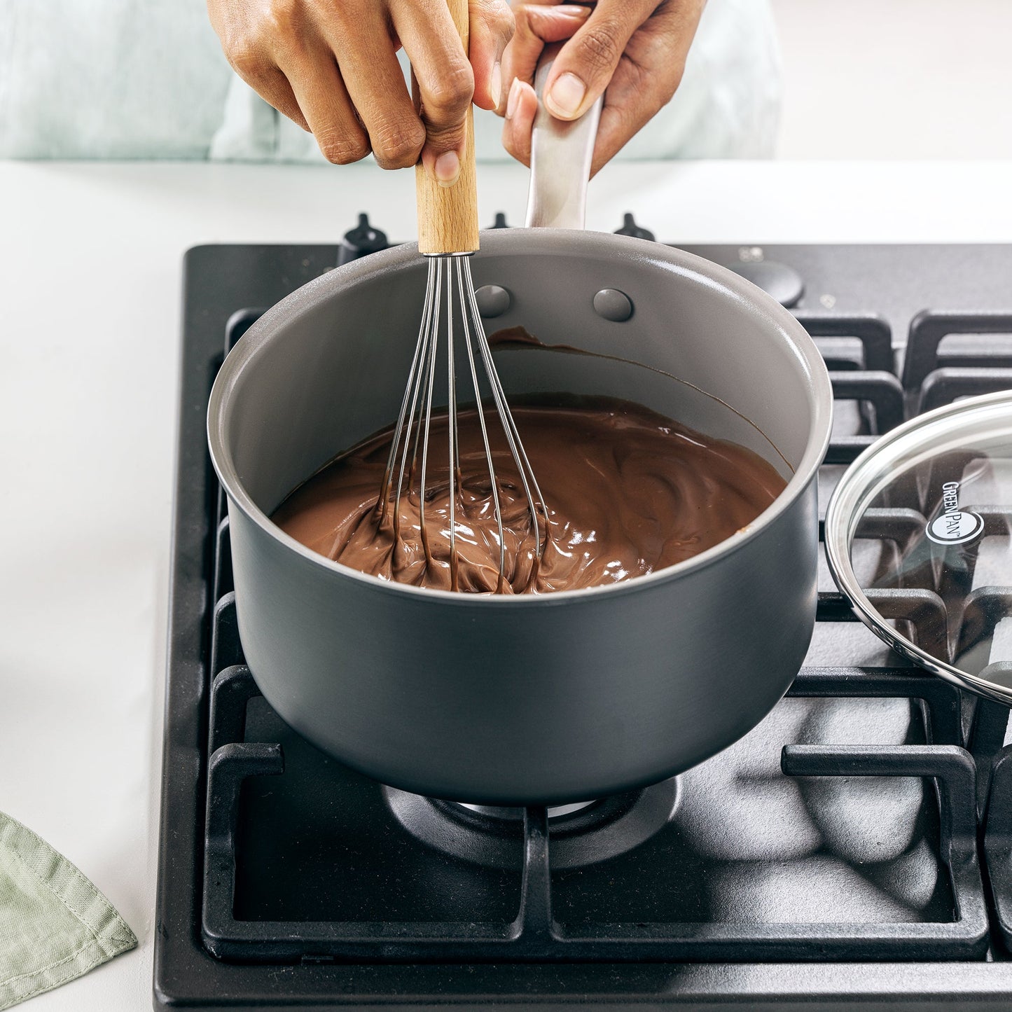 Chatham Nonstick. Ceramic Sauce Pan with Lid. 3 qt