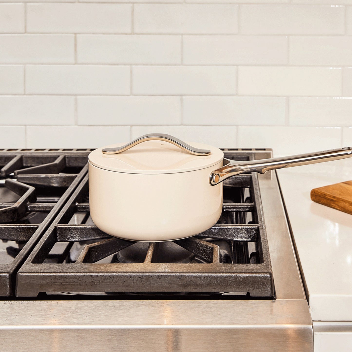 Ceramic Sauce Pan with Lid. 1.75 qt